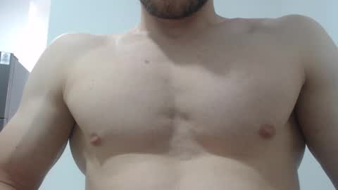 Snapshot of preettyboyx chatting on 02/19/25, 08:41 JUAN online show from 02/19/25, 08:41