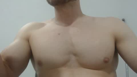 Snapshot of preettyboyx chatting on 02/25/25, 08:19 JUAN online show from 02/25/25, 08:19