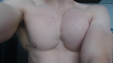 Snapshot of preettyboyx chatting on 09/08/25, 08:08 JUAN online show from 09/08/25, 08:08