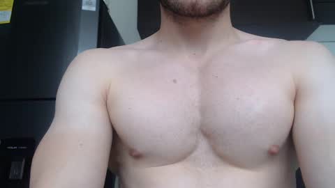 Snapshot of preettyboyx chatting on 09/17/25, 08:32 JUAN online show from 09/17/25, 08:32