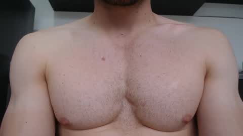 Snapshot of preettyboyx chatting on 09/22/25, 08:33 JUAN online show from 09/22/25, 08:33