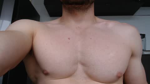 Snapshot of preettyboyx chatting on 09/24/25, 08:12 JUAN online show from 09/24/25, 08:12