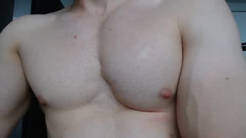 Snapshot of preettyboyx chatting on 09/25/25, 04:54 JUAN online show from 09/25/25, 04:54