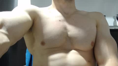 Snapshot of preettyboyx chatting on 09/30/25, 03:22 JUAN online show from 09/30/25, 03:22