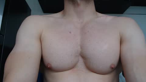 Snapshot of preettyboyx chatting on 09/30/25, 08:14 JUAN online show from 09/30/25, 08:14