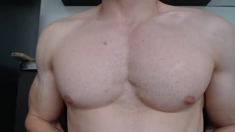 Snapshot of preettyboyx chatting on 10/02/25, 07:43 JUAN online show from 10/02/25, 07:43