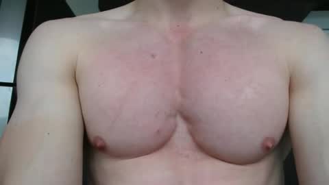 Snapshot of preettyboyx chatting on 10/04/25, 07:45 JUAN online show from 10/04/25, 07:45