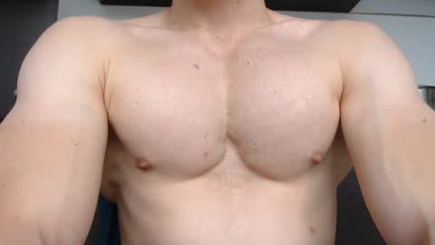 Snapshot of preettyboyx chatting on 10/07/25, 04:26 JUAN online show from 10/07/25, 04:26