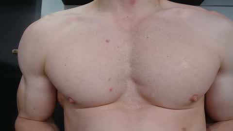 Snapshot of preettyboyx chatting on 10/08/25, 11:30 JUAN online show from 10/08/25, 11:30