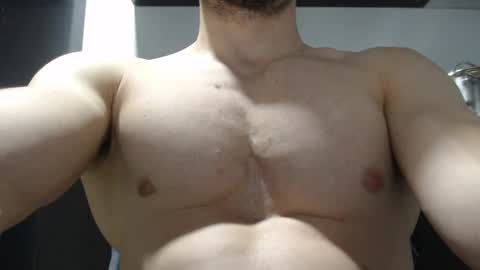 Snapshot of preettyboyx chatting on 10/12/25, 05:06 JUAN online show from 10/12/25, 05:06