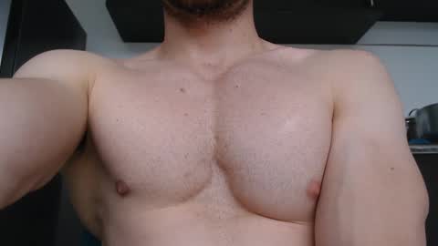 Snapshot of preettyboyx chatting on 10/12/25, 08:30 JUAN online show from 10/12/25, 08:30