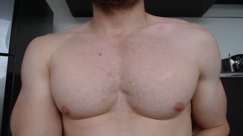 Snapshot of preettyboyx chatting on 10/13/25, 06:52 JUAN online show from 10/13/25, 06:52