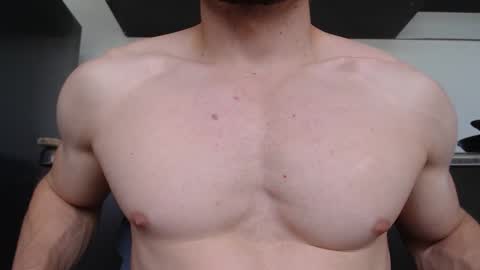 Snapshot of preettyboyx chatting on 10/19/25, 08:31 JUAN online show from 10/19/25, 08:31