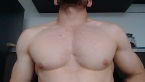 Snapshot of preettyboyx chatting on 10/20/25, 07:36 JUAN online show from 10/20/25, 07:36