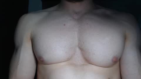 Snapshot of preettyboyx chatting on 10/31/25, 02:01 JUAN online show from 10/31/25, 02:01