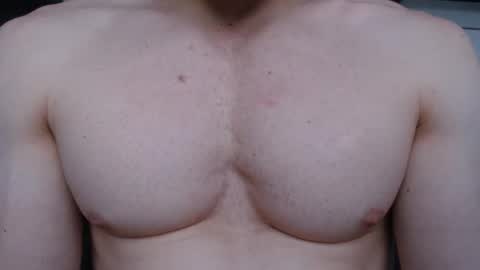 Snapshot of preettyboyx chatting on 11/04/25, 10:42 JUAN online show from 11/04/25, 10:42