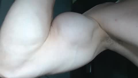 Snapshot of preettyboyx chatting on 11/06/25, 02:56 JUAN online show from 11/06/25, 02:56