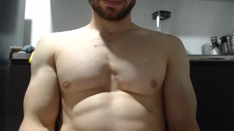 Snapshot of preettyboyx chatting on 11/08/25, 03:29 JUAN online show from 11/08/25, 03:29