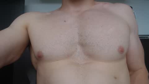 Snapshot of preettyboyx chatting on 11/15/25, 07:54 JUAN online show from 11/15/25, 07:54