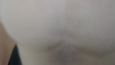 Snapshot of preettyboyx chatting on 11/17/25, 04:29 JUAN online show from 11/17/25, 04:29