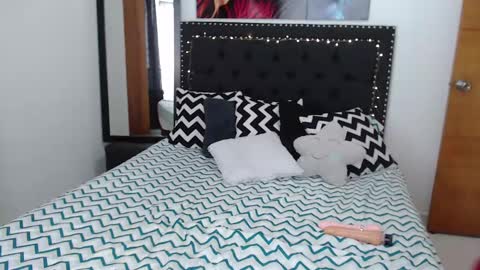 Snapshot of pregnant_love1 chatting on 02/07/25, 03:19 ---- online show from 02/07/25, 03:19