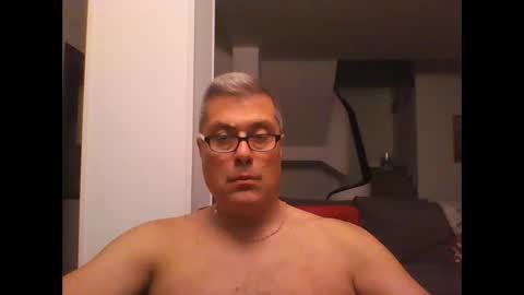 Snapshot of prendimisubito chatting on 10/17/25, 01:31 prendimisubito online show from 10/17/25, 01:31