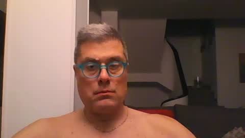 Snapshot of prendimisubito chatting on 12/15/25, 11:42 prendimisubito online show from 12/15/25, 11:42