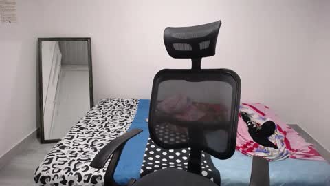 Plux online show from 11/06/25, 06:36