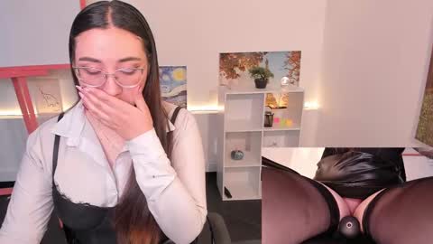 Snapshot of press_anykey chatting on 11/06/25, 01:01 Camila online show from 11/06/25, 01:01