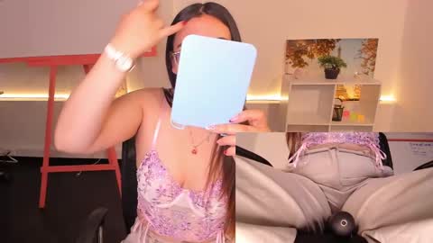 Snapshot of press_anykey chatting on 11/07/25, 11:43 Camila online show from 11/07/25, 11:43