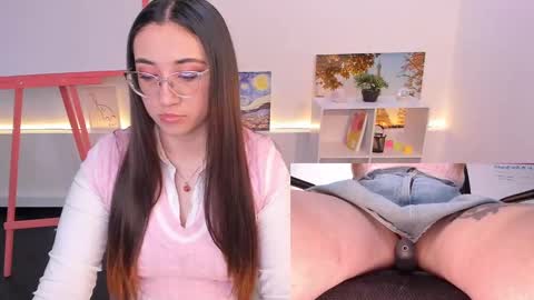 Snapshot of press_anykey chatting on 11/11/25, 12:05 Camila online show from 11/11/25, 12:05