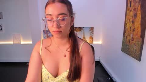 Snapshot of press_anykey chatting on 12/18/25, 12:11 Camila online show from 12/18/25, 12:11