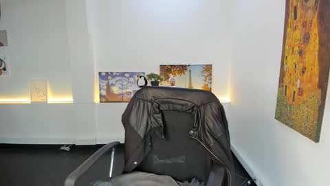 Snapshot of press_anykey chatting on 12/19/25, 12:01 Camila online show from 12/19/25, 12:01