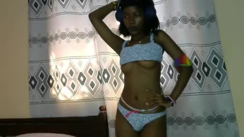 pretty__lisa online show from 12/22/25, 09:06