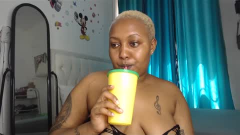 Snapshot of pretty_annah chatting on 02/08/25, 11:12 Annah online show from 02/08/25, 11:12