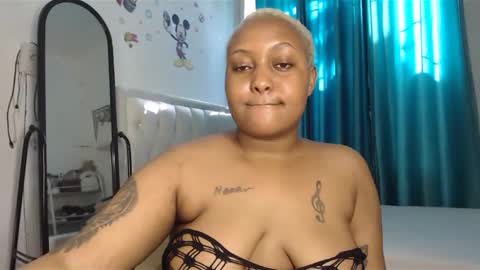 Snapshot of pretty_annah chatting on 02/10/25, 01:22 Annah online show from 02/10/25, 01:22