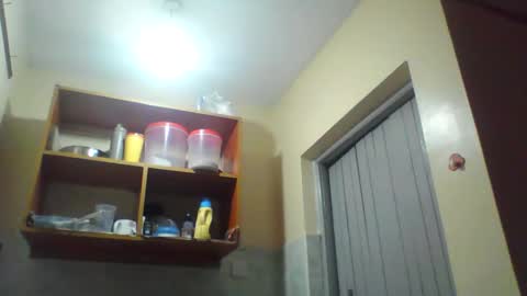 Snapshot of pretty_beib chatting on 05/27/26, 05:54 Karol online show from 05/27/26, 05:54