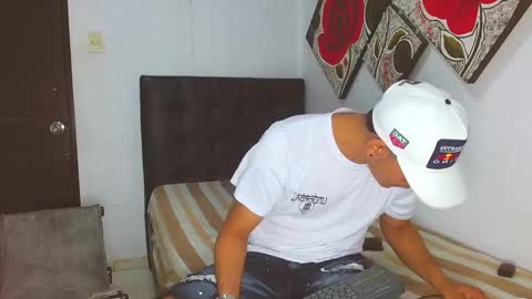 pretty_boy_model0 online show from 02/10/25, 07:38