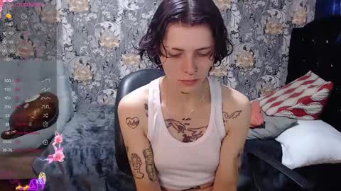 pretty_cristal22 online show from 05/17/26, 01:07