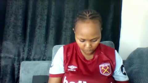 pretty_dee1 online show from 05/10/26, 06:57