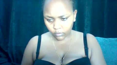 pretty_dee1 online show from 05/11/26, 04:04