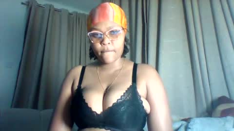 pretty_dee1 online show from 07/27/26, 03:13