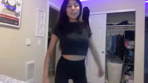 pretty_girl828687 online show from 10/16/25, 09:49