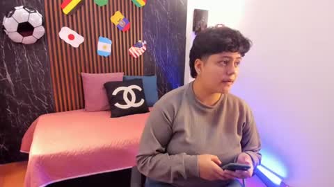 pretty_honey22 online show from 06/20/26, 01:30