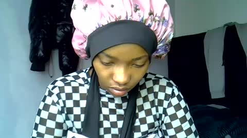 pretty jazminee online show from 06/25/26, 06:29