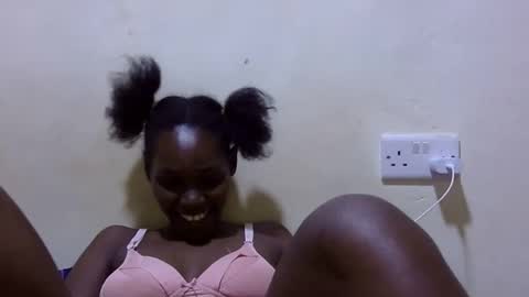 pretty_leila1 online show from 04/03/26, 07:56