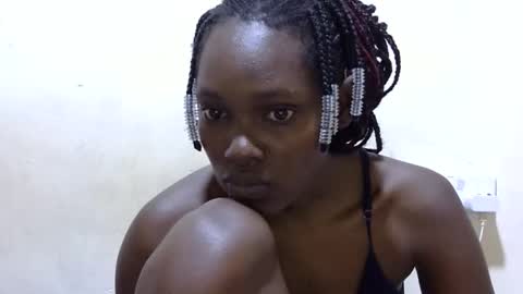 pretty_leila1 online show from 05/13/26, 04:10