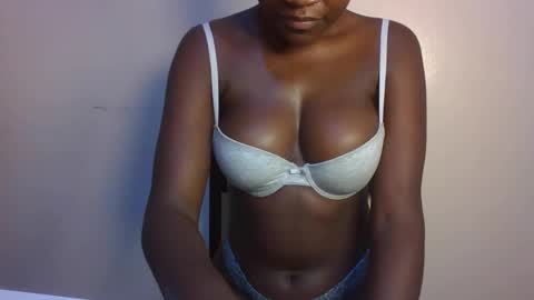 pretty_lucie online show from 04/07/26, 04:07