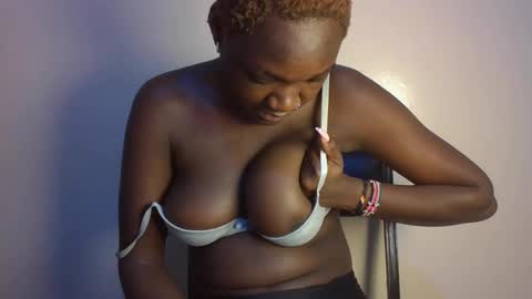 pretty_lucie online show from 04/08/26, 04:29