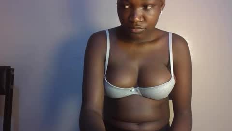 pretty_lucie online show from 04/09/26, 12:21